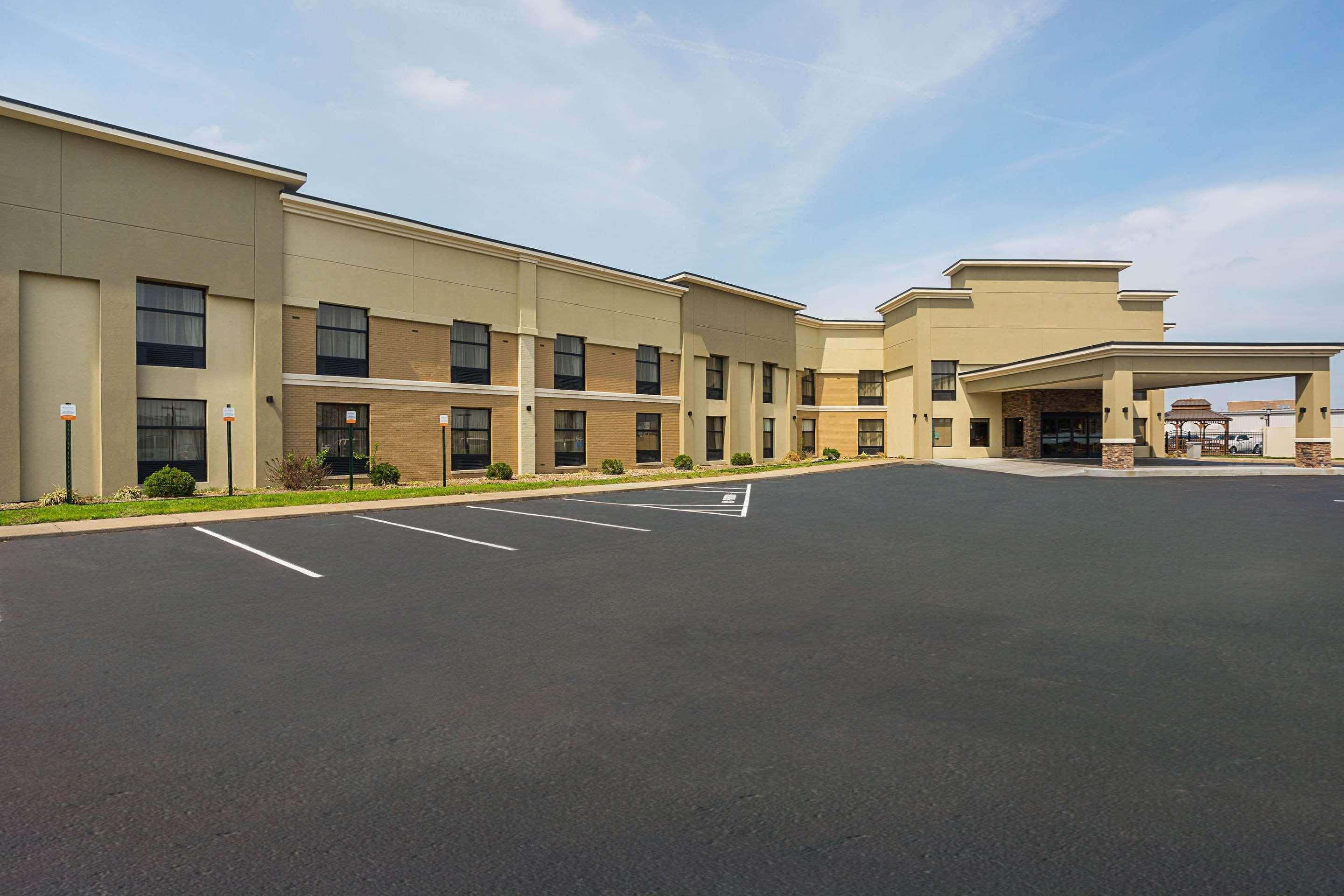 Clarion Inn & Suites Evansville Exterior foto