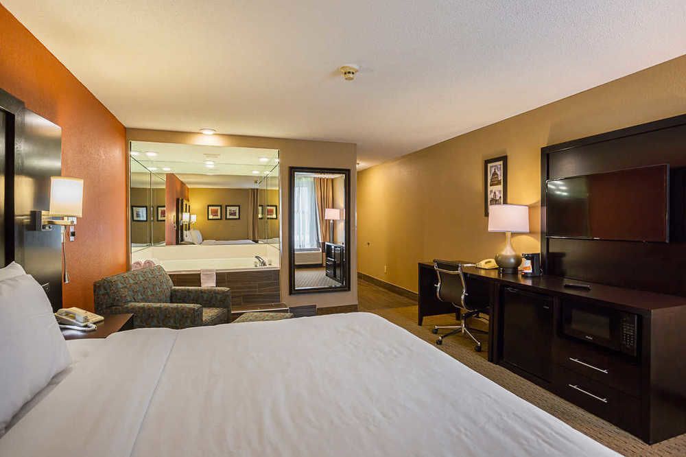 Clarion Inn & Suites Evansville Exterior foto